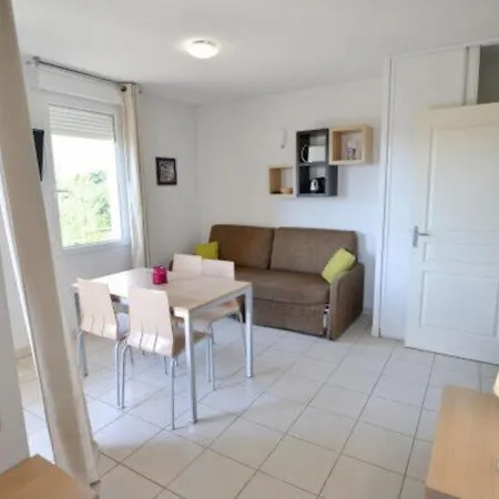 Du Chateau De Jouarres, - 6 Pers With Balcony Apartment *