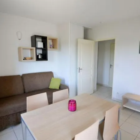 Du Chateau De Jouarres, - 6 Pers With Balcony Apartment