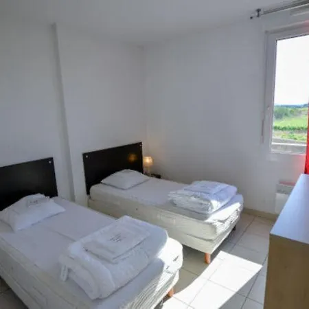 Du Chateau De Jouarres, - 6 Pers With Balcony Apartment *