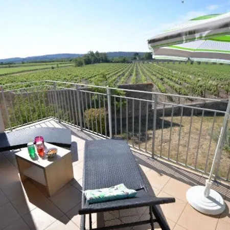 Du Chateau De Jouarres, - 6 Pers With Balcony Apartment