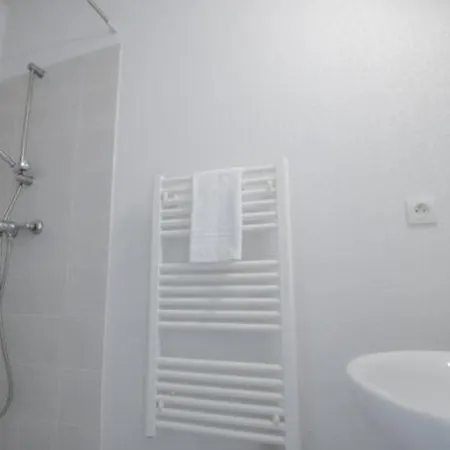 In Near De Jouarres 公寓